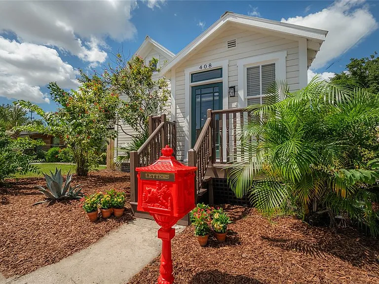 408 E Amelia Ave — Photo 2