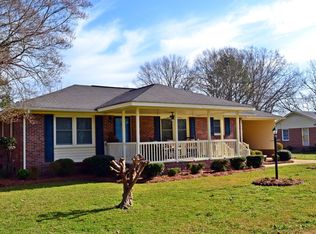 104 Brewer St, Cheraw, SC 29520