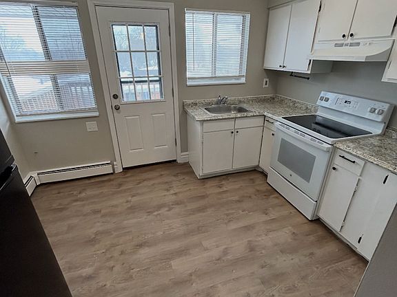 3rd image of 10660 E Holly Rd #4