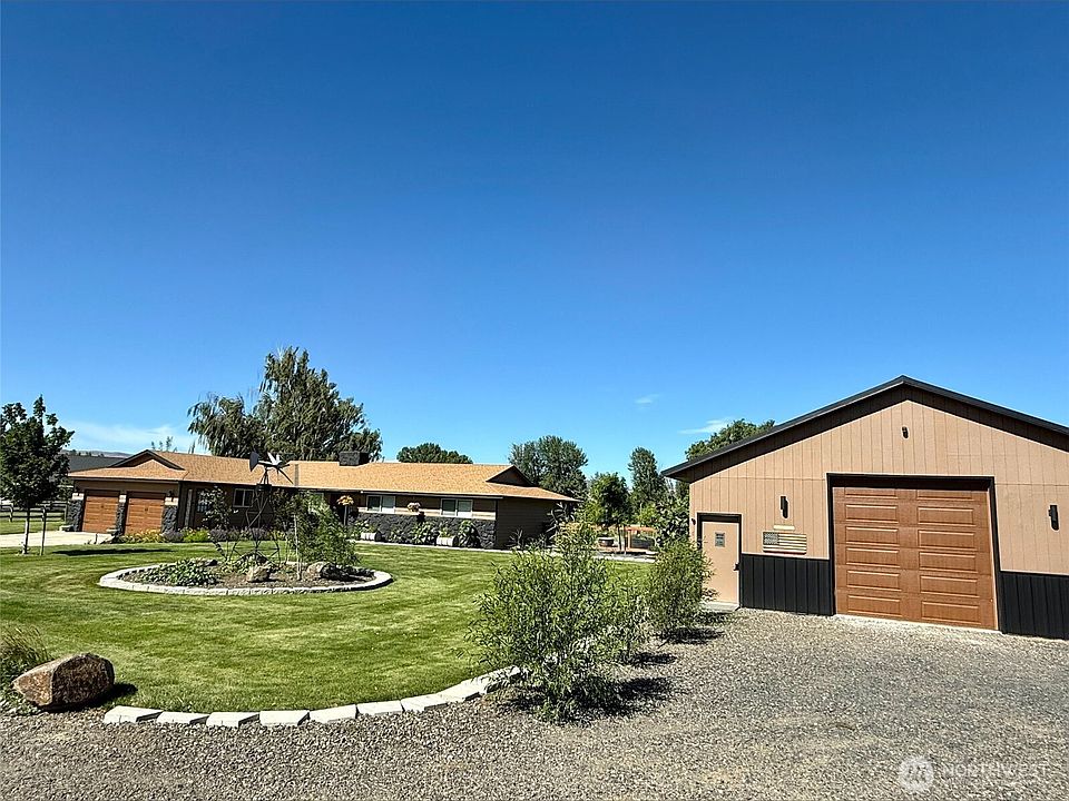 2nd image of 207 S Mt. Daniels Drive