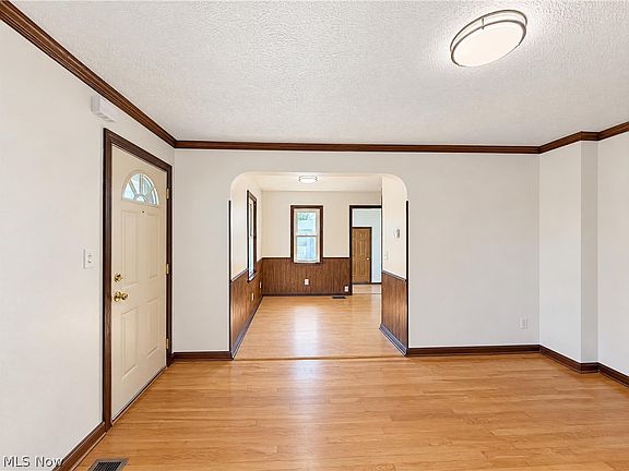 3rd image of 6526 Engle Rd