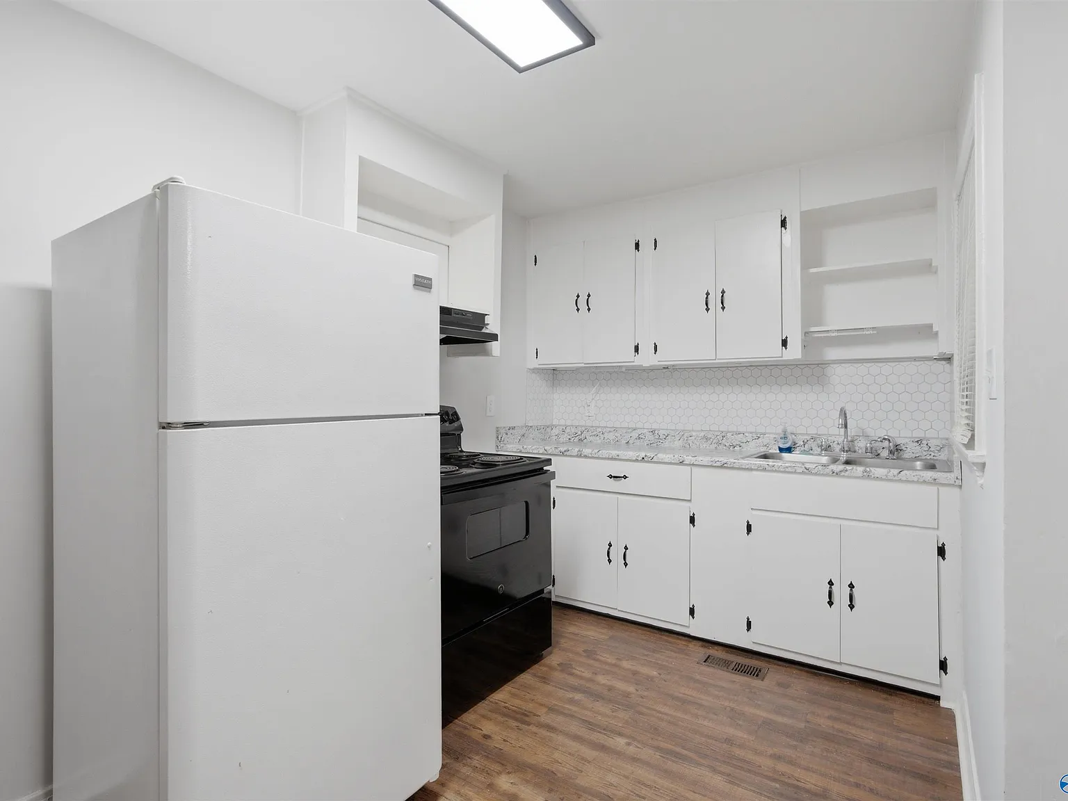 3 bed, 1.0 bath, 950 sqft, $1,100 — Photo 4