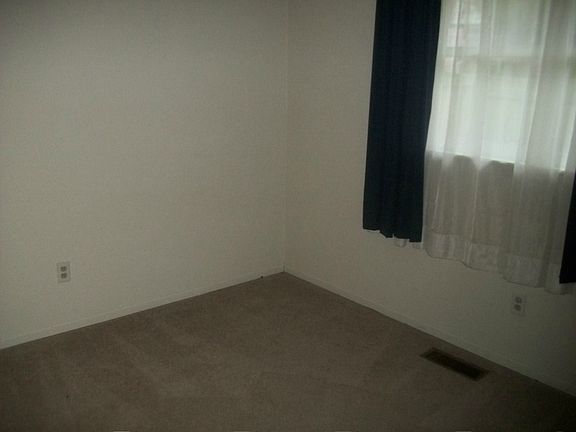 4th image of 3501 Lancashire Ct SE