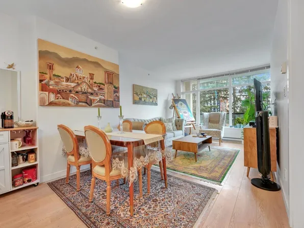 3080 Lincoln Ave #1106, Coquitlam, BC V3B 0L9