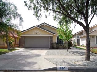 527 Granite View Dr, Perris, CA 92571