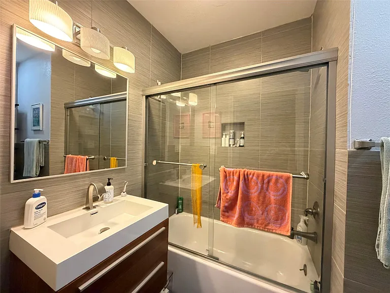 4402 Duval St #B — Photo 8