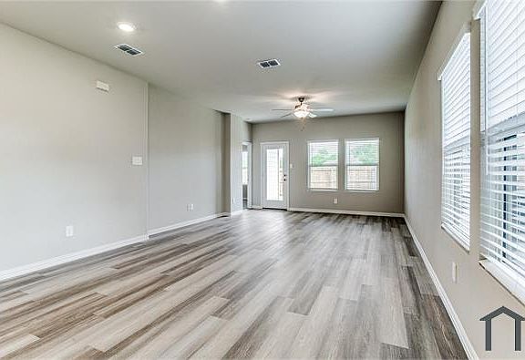 3rd image of 612 McKenna Dr
