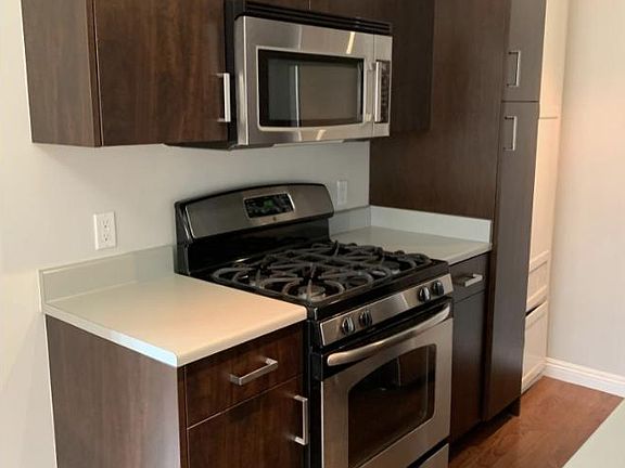 3rd image of 1015 N Doheny Dr APT 4