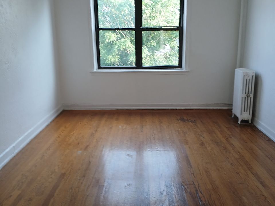 2nd image of 20 Beekman Ave #R