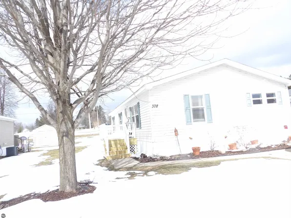 378 Thistlewood Dr, Cadillac, MI 49601