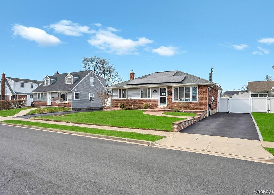 1st image of 21 Lowell Drive