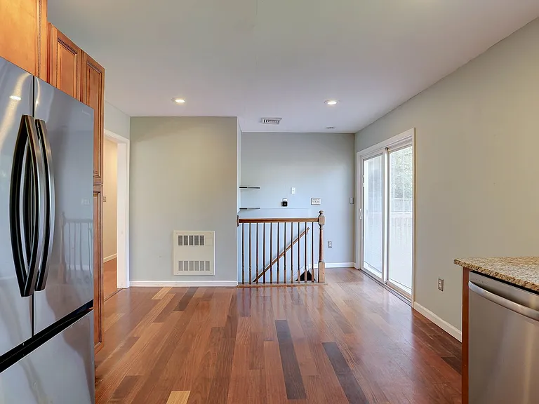 1735 Maple Ave — Photo 8