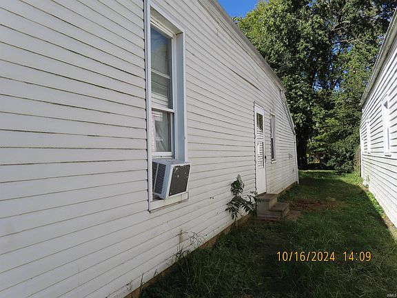 4th image of 646 E Oregon St