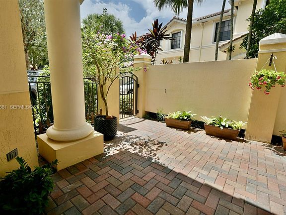 3rd image of 1515 Passion Vine Cir #2-1