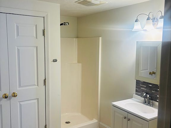 Bathroom with washer & dryer hook up