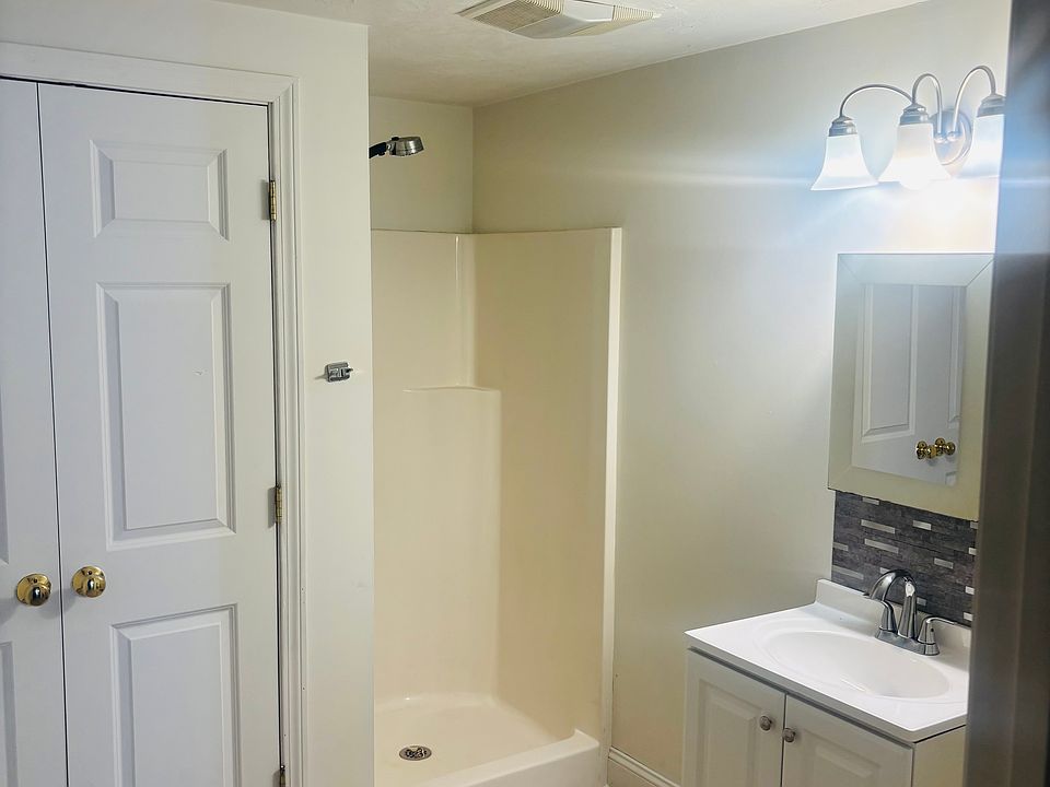 Bathroom with washer & dryer hook up