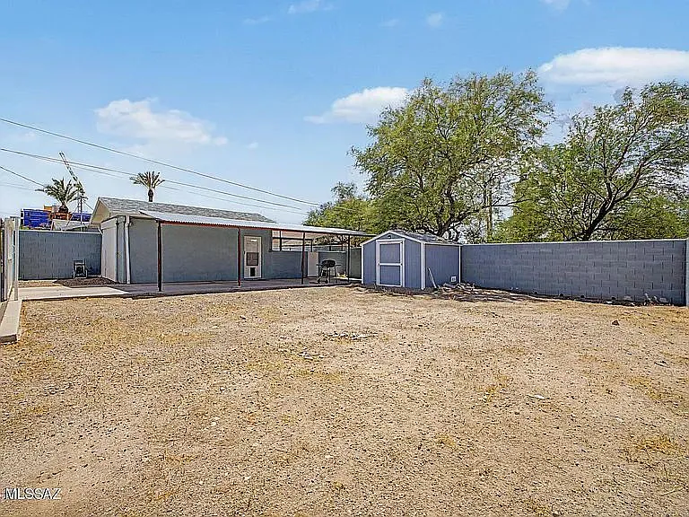 825 E Helen St — Photo 8