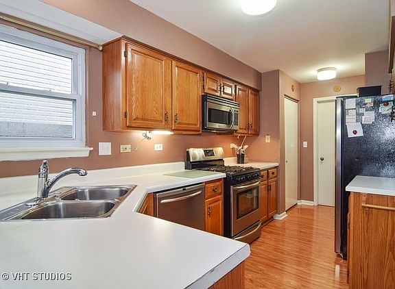 3rd image of 1852 Isle Royal Ln