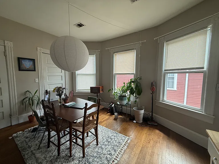 604 Boulevard SE #C — Photo 3