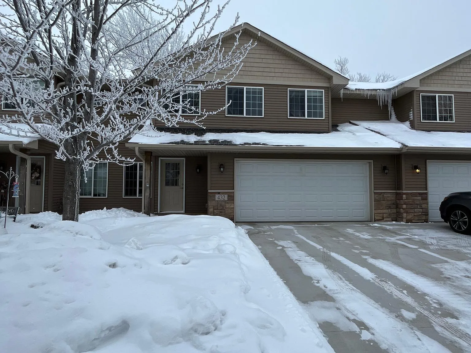 432 Cedar Pl — Photo 1