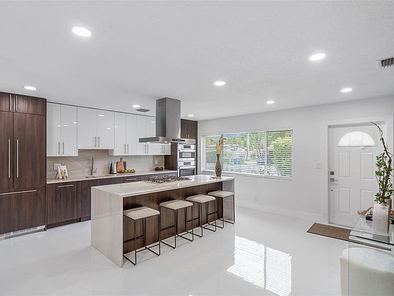 4th image of 400 NE 26th Street