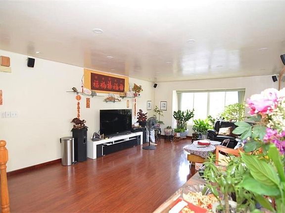 3rd image of 23 Ludwig Ln