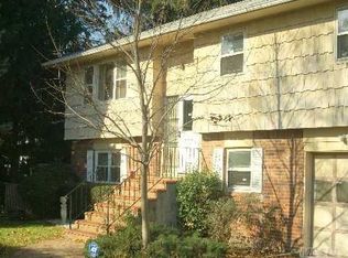 4 Maryetta Ct, Syosset, NY 11791