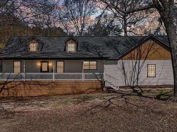 2nd image of 101 Doe Ln SE