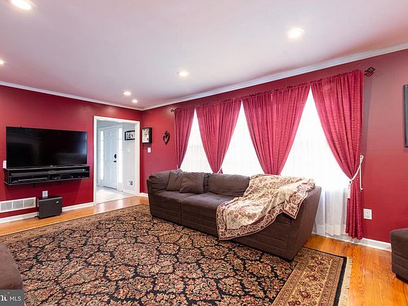 5th image of 134 Oldbury Dr