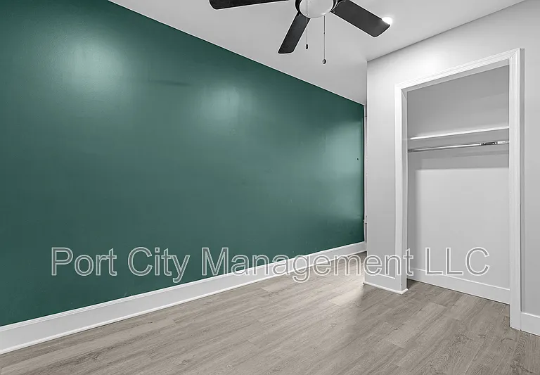1806 Aiken St — Photo 16