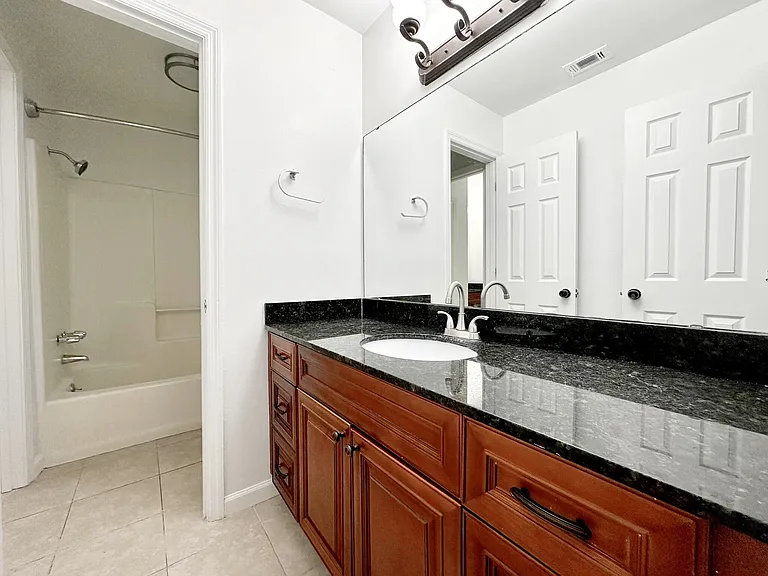Hickory Plantation Apartments — Photo 5