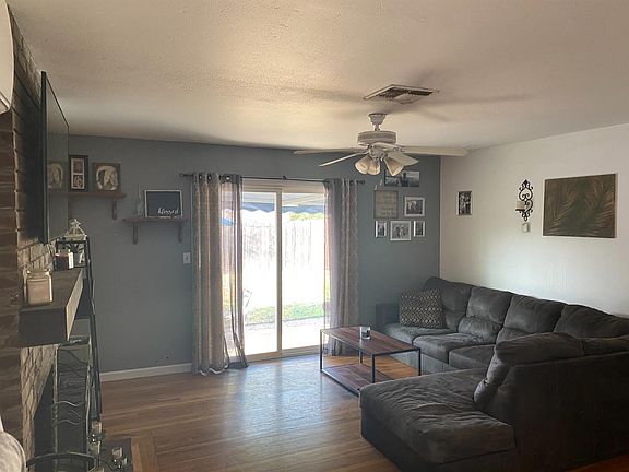 2nd image of 1569 Hickory Ln
