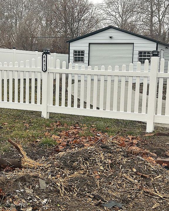 2nd image of 6837 Mettetal St