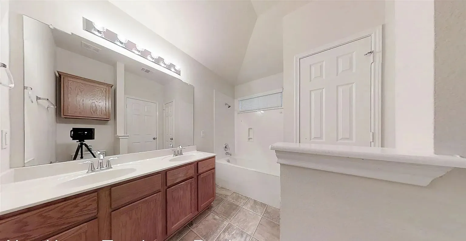 3 bed, 1380 sqft, $1,650 — Photo 3
