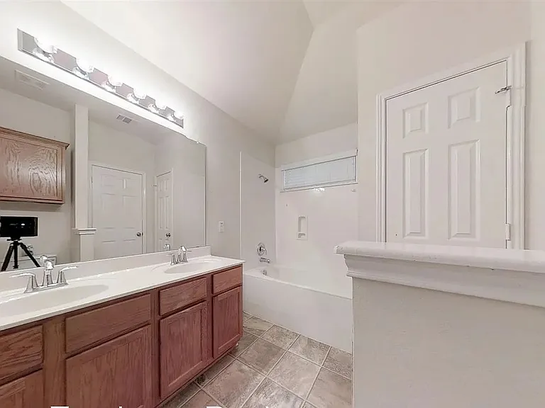 4604 Lookout Mountain Ln — Photo 3