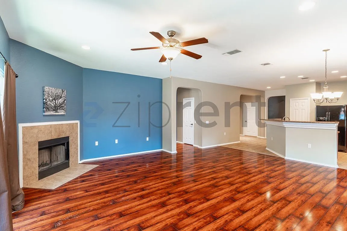 3 bed, 2.5 bath, 1993 sqft, $2,067 — Photo 1