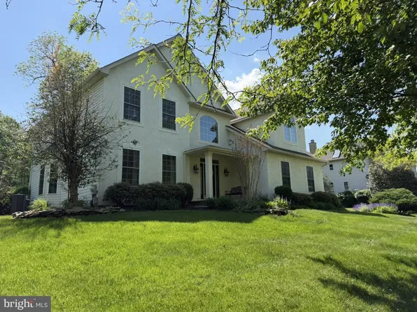 6 Leapson Ln, Doylestown, PA 18901