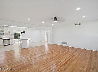 3rd image of 1359 Malverne Ave
