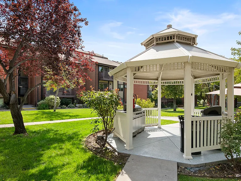 Garden Apartments — Photo 11