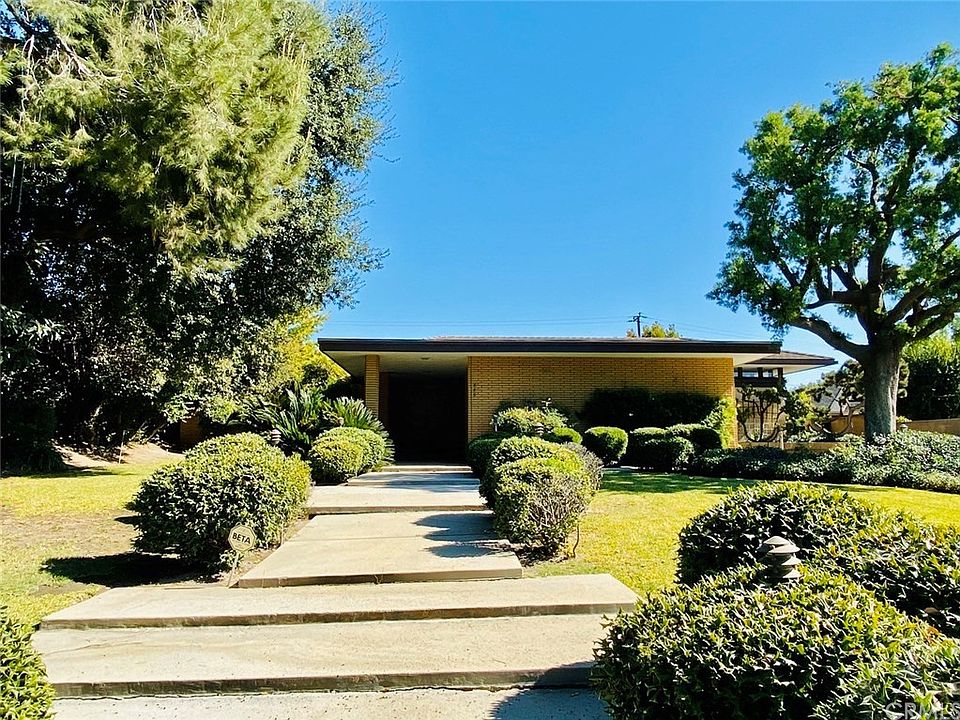 1st image of 880 Gainsborough Dr