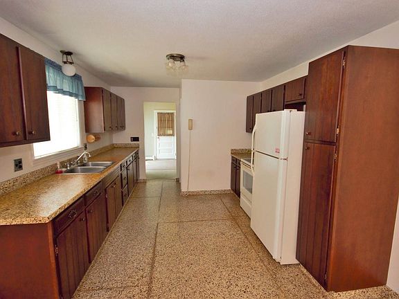 5th image of 2338 Essex St
