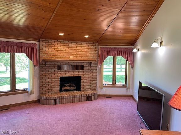 5th image of 204 Clarence Dr SE