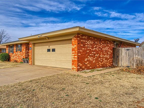 3rd image of 213 Parkview Pl