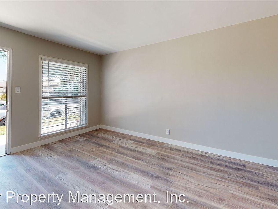 1st image of 1121 E Hyde Park Blvd #7352724