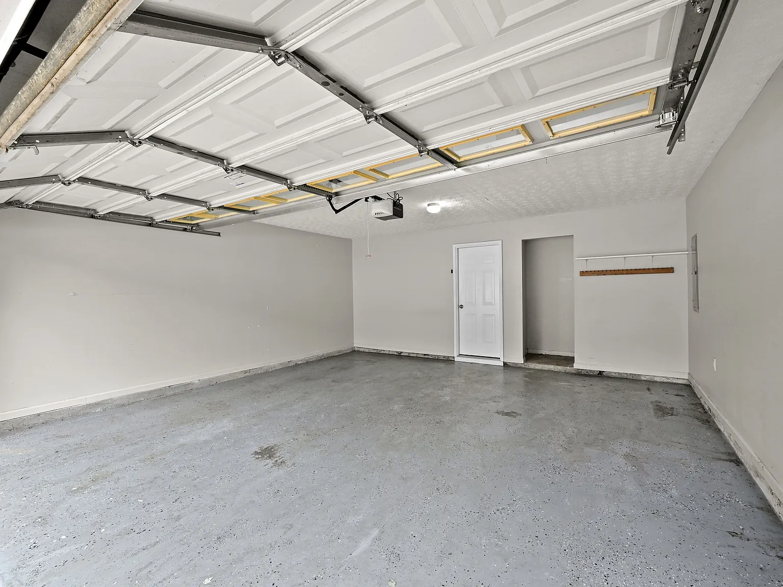 3 bed, 1849 sqft, $2,280 — Photo 3