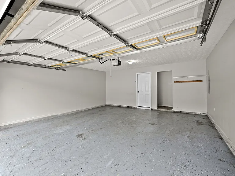 1029 Harbins Pass Dr — Photo 3