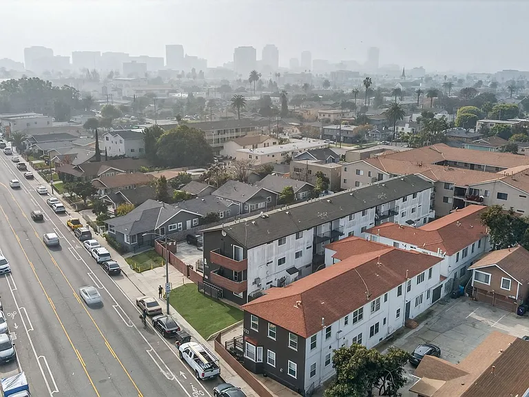 933 Alamitos Ave — Photo 7