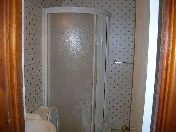 4th image of 210 W Cherry St