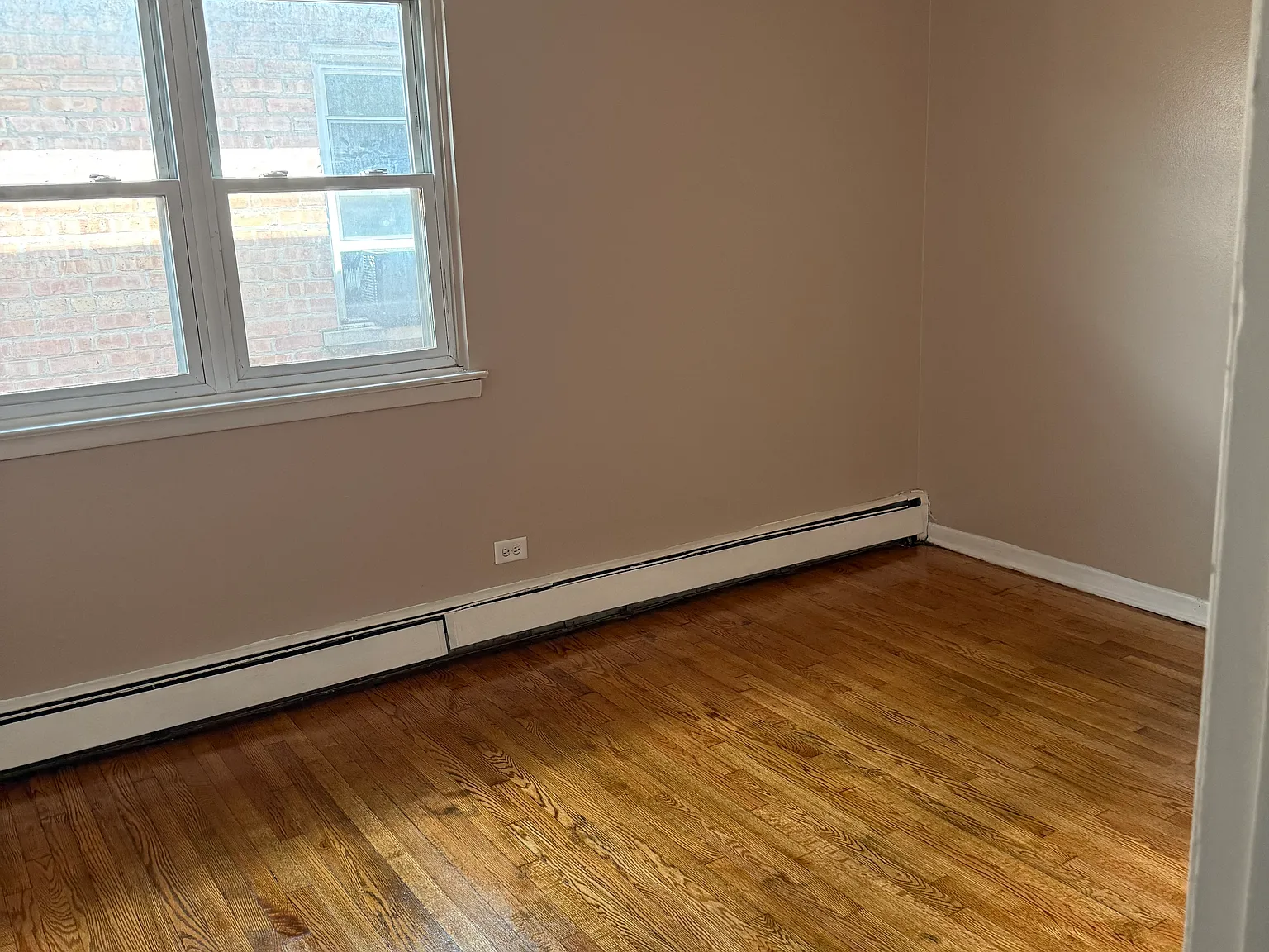 2 bed, 1000 sqft, $1,350 — Photo 4