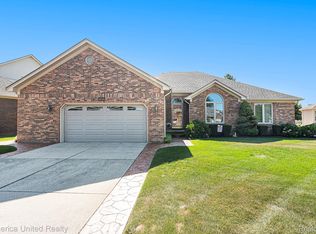 49345 Dunhill Dr, Macomb, MI 48044